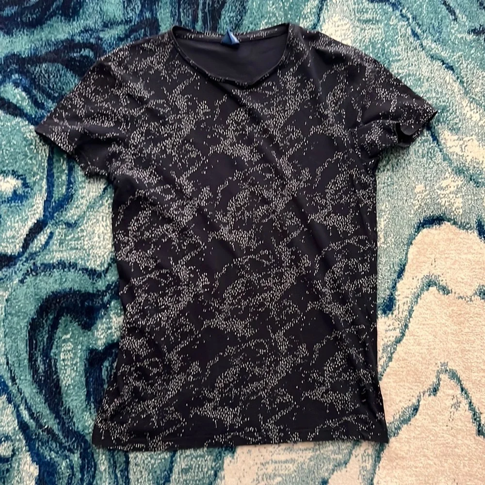 Stylish patterned tee - Picture 1 of 3